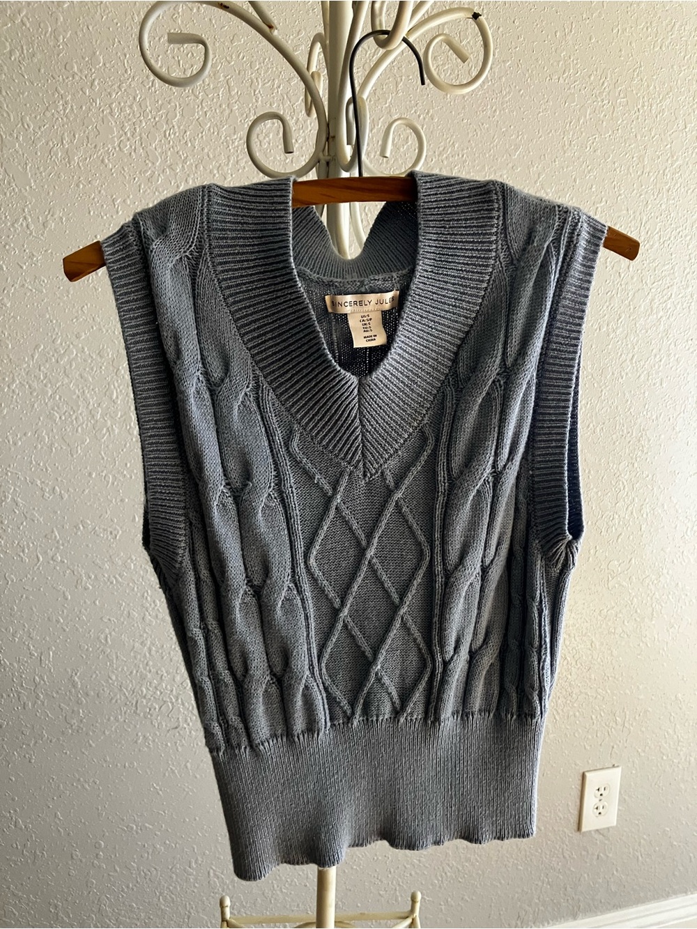 Sincerly Jules sky blue Cable-Knit V-Neck Sweater Vest xs